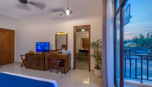 Habitación triple Deluxe, 1 habitación, balcón, vistas al mar