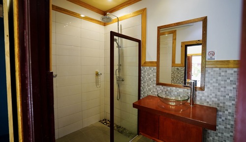 Habitación Deluxe doble, 1 cama de matrimonio grande, vistas al jardín, frente a la playa