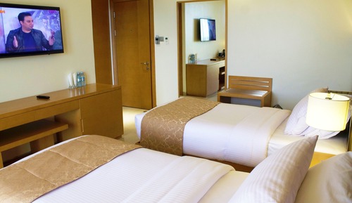 Habitación clásica con 2 camas individuales, balcón