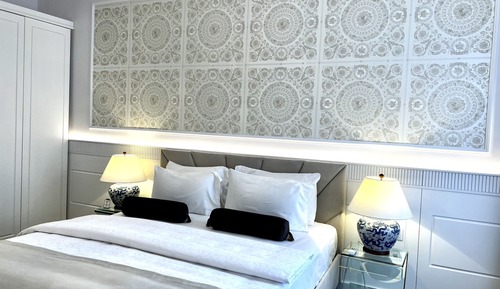 Luxury Magnific Suite, 2 Bedrooms, 2 Bathrooms (Krzywe Kolo street, Old Town view, 105 m2)