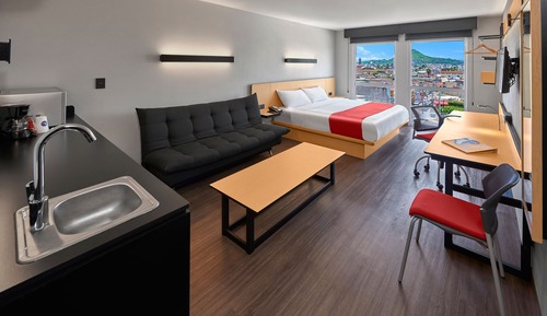 Habitación superior, 1 cama de matrimonio grande con sofá cama