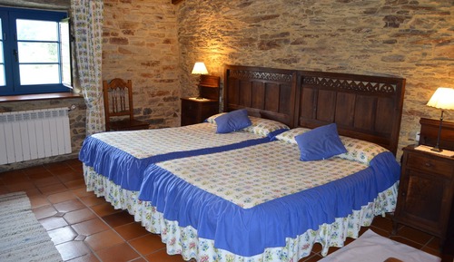 Habitación con 2 camas individuales