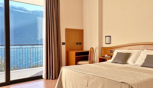 Habitación doble, balcón, vistas al lago