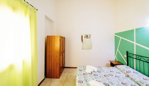 Apartamento superior, 2 habitaciones, baño privado, planta baja