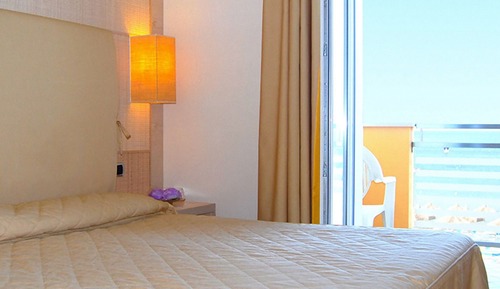 Habitación doble superior, vistas al mar (Le Sale)