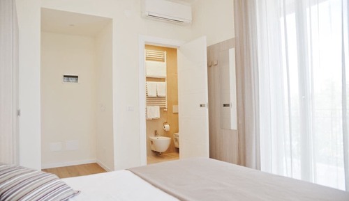 Habitación estándar con 1 cama doble o 2 individuales, balcón, vistas al mar