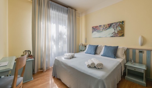 Habitación superior con 1 cama doble o 2 individuales
