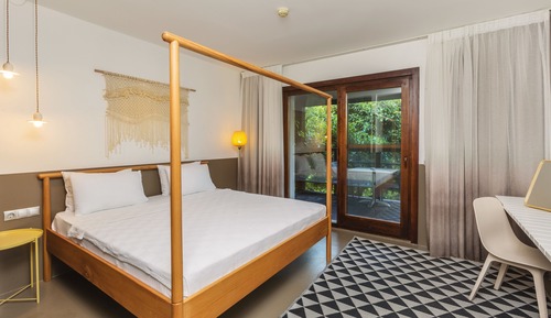 Habitación Deluxe, 1 cama de matrimonio grande, balcón, vistas a la piscina