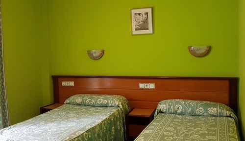 Habitación con 2 camas individuales