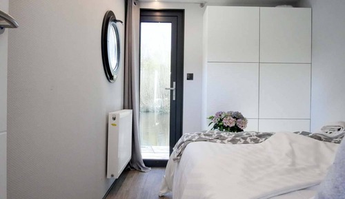 Houseboat, Sauna