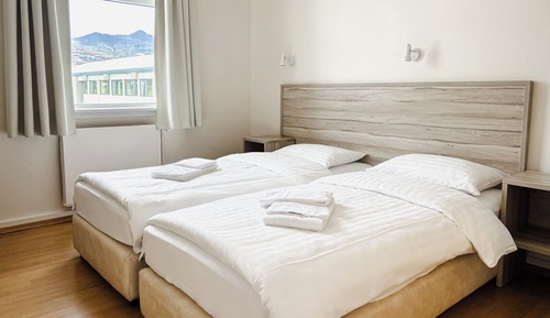 Habitación económica con 1 cama doble o 2 individuales, baño compartido