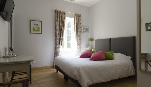 Habitación Confort doble, baño privado, vistas al jardín (Petit Parc)