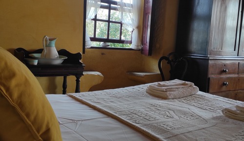 Casa de campo tradicional, 2 habitaciones, en la zona del jardín (CASA da ADEGA)