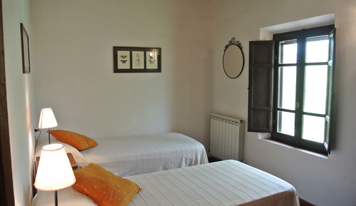 Apartamento familiar, 2 habitaciones, cocina, en una planta alta