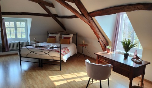 Habitación triple superior, baño privado, vistas al río (Chambre Saumur)