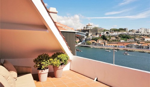 Ático superior, 2 habitaciones, terraza, vistas al río