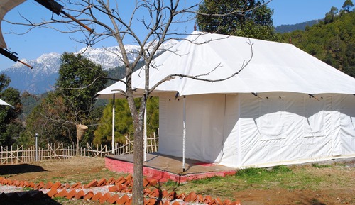 Tienda de lujo, varias camas, vistas a la colina, junto a la montaña