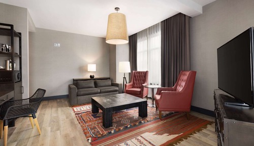 Suite estudio, 1 cama de matrimonio grande, no fumadores, en esquina