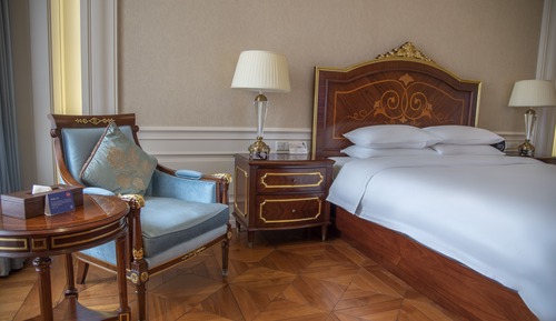 Habitación, 1 cama de matrimonio grande, vistas a la ciudad