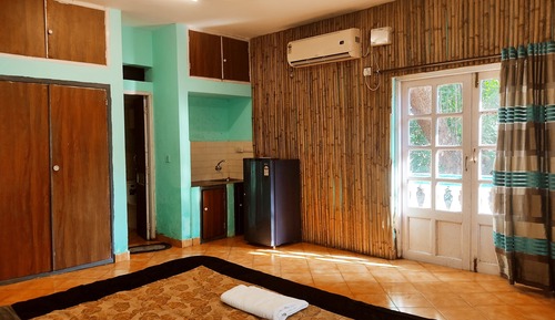 Habitación triple estándar, 1 cama individual, balcón, vistas al jardín