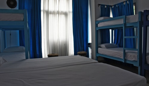 Dormitorio compartido básico, dormitorio mixto