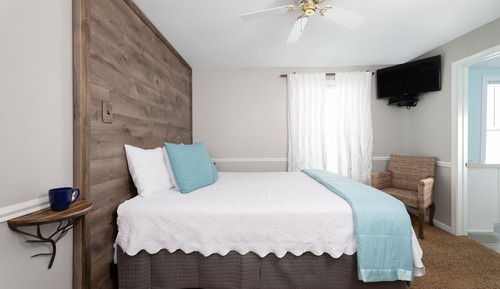 Habitación estándar, 1 cama de matrimonio, baño privado, vistas parciales al lago (Driftwood Room)