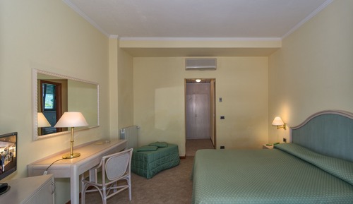Habitación Confort con 1 cama doble o 2 individuales