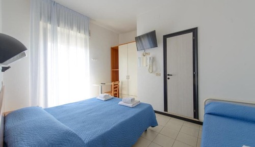 Habitación triple económica, balcón