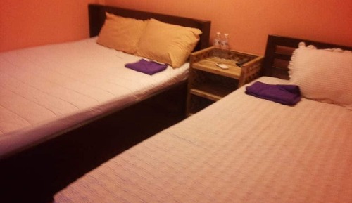 Standard Queen Room 