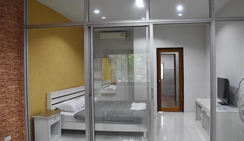 One Bedroom Apartment 