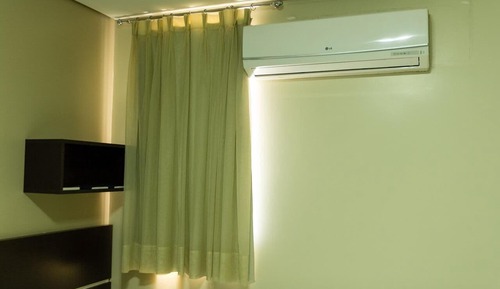 Habitación básica con 2 camas individuales