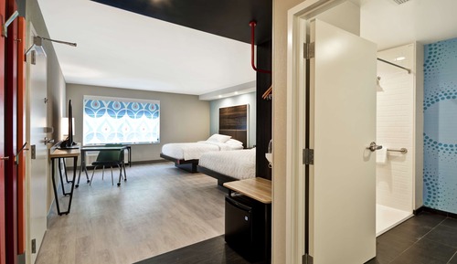 Habitación, 2 camas de matrimonio, accesible para personas con discapacidad (Roll-In Shower)