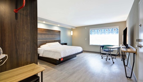 Habitación, 1 cama de matrimonio grande (Hearing, Roll-in Shower)