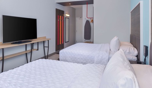 Habitación, 2 camas de matrimonio, accesible para personas con discapacidad (Hearing)