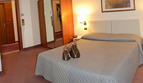 Habitación estándar con 1 cama doble o 2 individuales