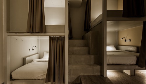 Queen Bed In 8 Person Room Mixed
