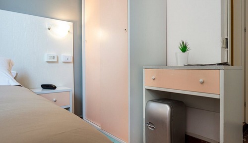 Habitación estándar con 1 cama doble o 2 individuales, terraza