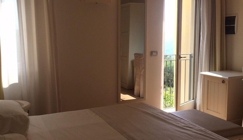 Habitación Confort, 1 cama de matrimonio, Se admiten mascotas, vistas al jardín