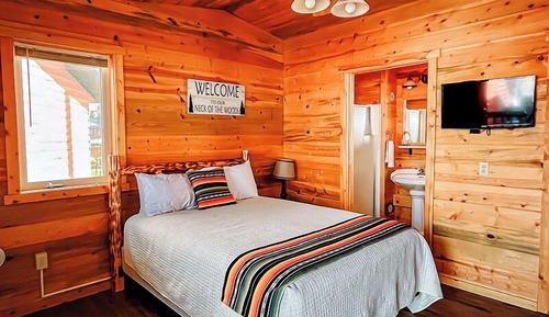 Cabaña clásica, 1 cama de matrimonio, junto a la montaña