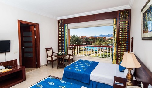 Habitación superior, vistas a la piscina