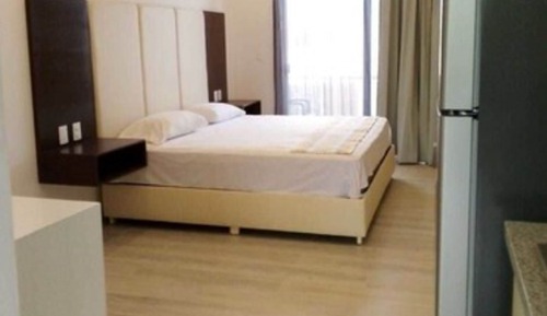 Estudio básico, 1 cama de matrimonio grande