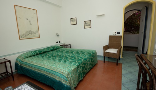 Habitación superior con 1 cama doble o 2 individuales