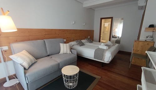Habitación triple familiar, 1 habitación, frigorífico y microondas, junto a la playa