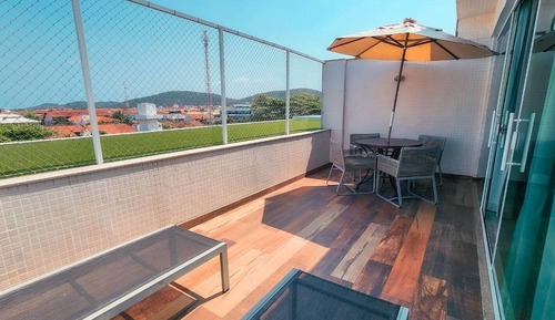 Suite superior, bañera de hidromasaje, vistas a la ciudad