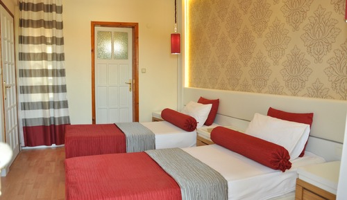 Habitación estándar con 1 cama doble o 2 individuales