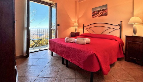 Apartamento clásico, 1 habitación, balcón, junto a la montaña