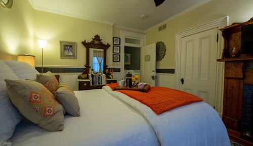 Habitación superior, 1 cama de matrimonio, baño privado