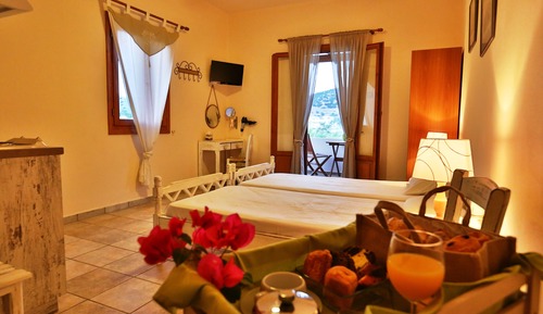 Estudio básico, 2 camas individuales, bañera de hidromasaje, vistas al jardín