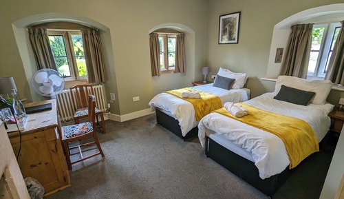 Habitación con 1 cama doble o 2 individuales, no fumadores, vistas al jardín