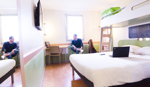 Habitación triple, varias camas
